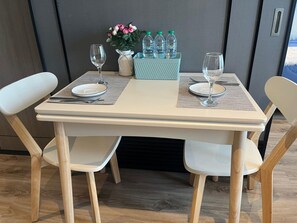 Appart'hôtel, 1 chambre, accessible aux personnes à mobilité réduite, fumeurs | Restauration