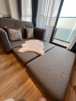 Condo, 1 Bedroom, Accessible, Smoking | Living area