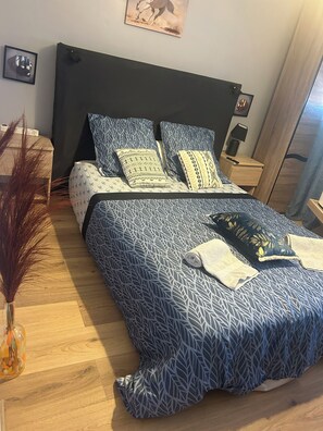 Iron/ironing board, WiFi, bed sheets