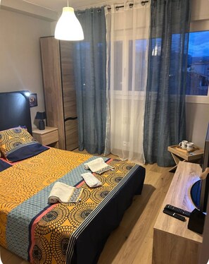 Iron/ironing board, WiFi, bed sheets