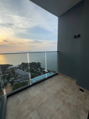 Condo, 1 Bedroom, Accessible, Smoking | Balcony