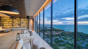 Condo, 1 Bedroom, Accessible, Smoking | Interior