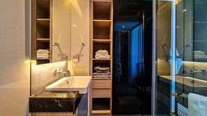Bathroom - Stunning Sea View Condo -next To Beach (Pattaya)