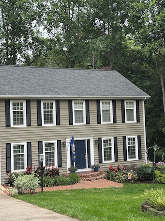 Exterior. Charming 1-bedroom Studio in wonderful Northwest Hickory!