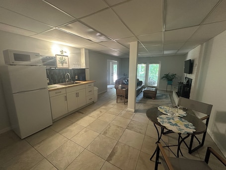 Interior. Charming 1-bedroom Studio in wonderful Northwest Hickory!