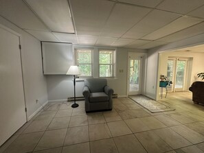 Interior - Charming 1-bedroom Studio in wonderful Northwest Hickory! (Hickory)