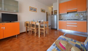 شقة - غرفة نوم واحدة - بشرفة | المنشأة من الداخل