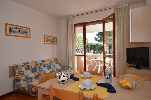 Apartment, 1 Bedroom, Terrace | Dining room