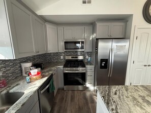 Fridge, oven, dishwasher, coffee/tea maker