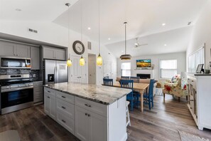 Fridge, oven, dishwasher, coffee/tea maker