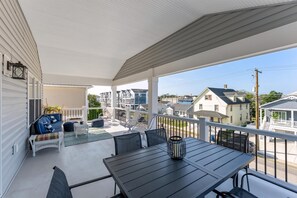 Outdoor dining - 131 W Spicer Ave, Unit 2 (Wildwood)