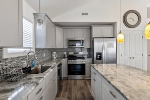 Fridge, oven, dishwasher, coffee/tea maker