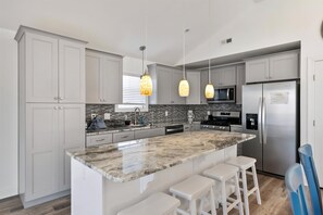 Fridge, oven, dishwasher, coffee/tea maker - 131 W Spicer Ave, Unit 2 (Wildwood)