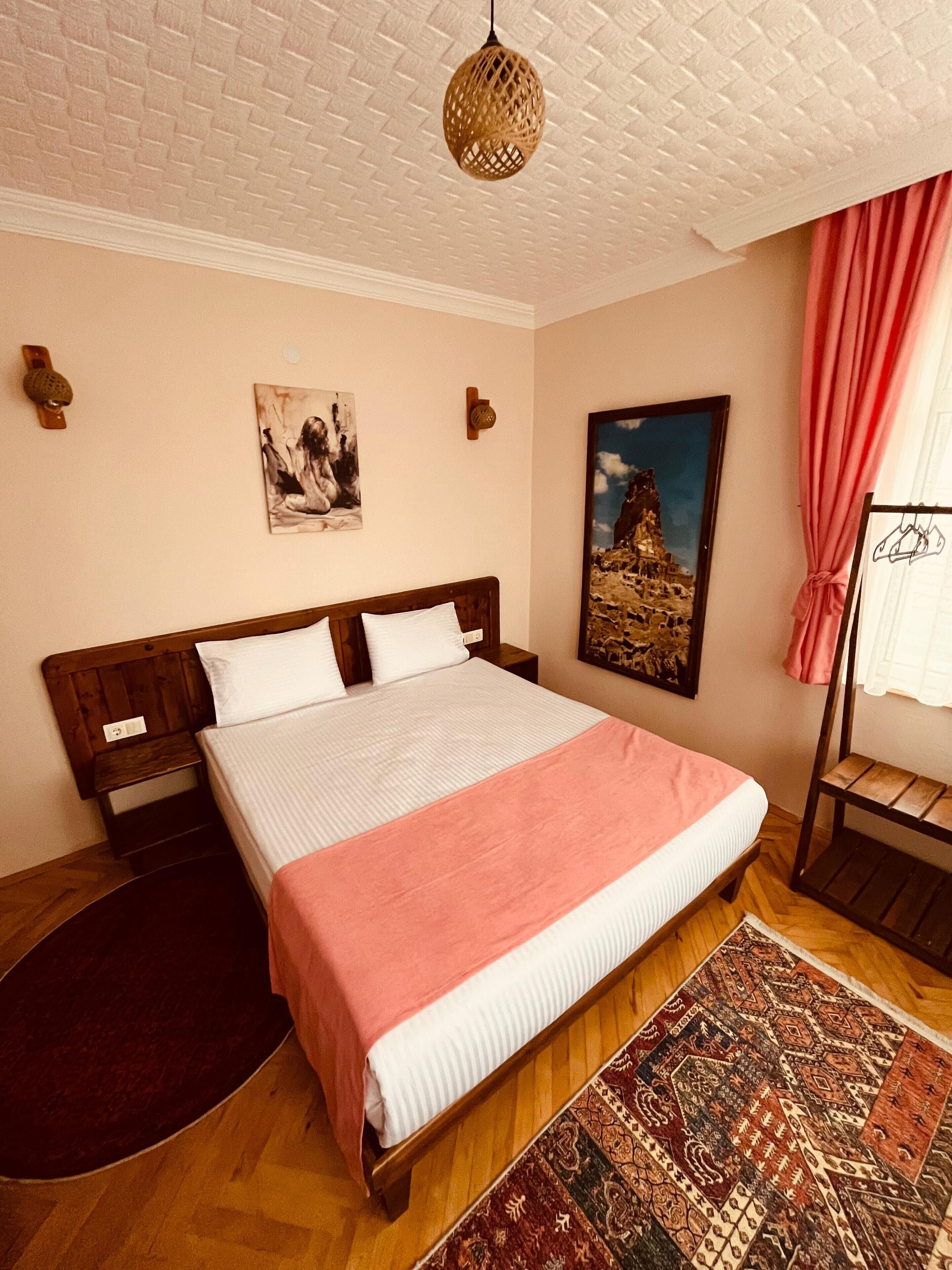 Family Studio Suite | Desk, laptop workspace, soundproofing, free WiFi