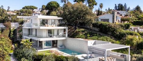 المنشأة من الخارج