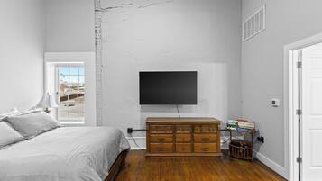 1 habitación, tabla de planchar con plancha, wifi gratis y ropa de cama