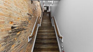 Unclassified image, 3 of 23, button - Luxury Loft •Downtown • Full Kitchen • (Delaware)
