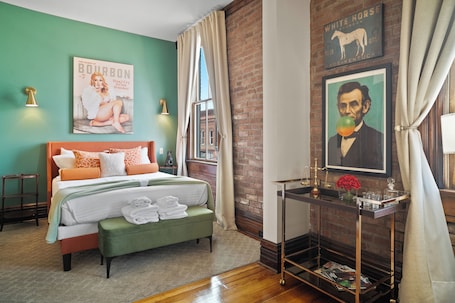 1 bedroom, iron/ironing board, WiFi, bed sheets. Southern Charm and Comfort on the Bourbon Trail- Trail Suites Inn, Suite A