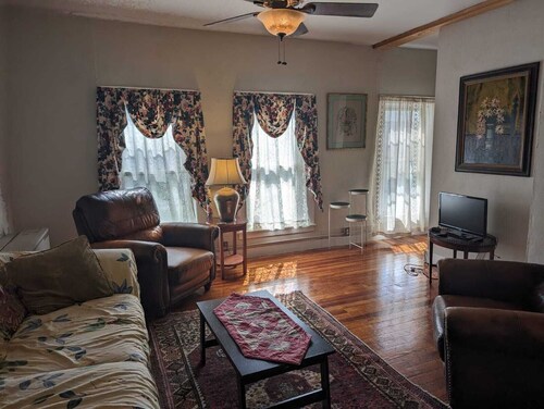 Charming 2 BR Apt in Middlesex - Close to Montpelier, Waterbury/Stowe and More!