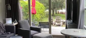 Private Lakefront Cottage – Bright, Peaceful, and Perfect for a Relaxing Escape.