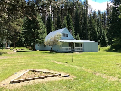 Peaceful Cabin Rental in the wilderness of the Idaho Panhandle