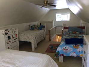 2 bedrooms, WiFi, bed sheets - Peaceful Cabin Rental in the wilderness of the Idaho Panhandle (Elk City)