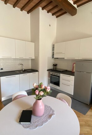 Ovn, kokeplater og oppvaskmaskin