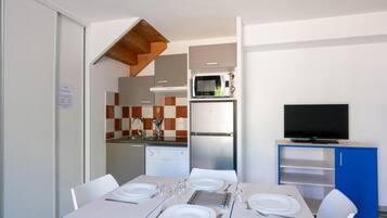 Fridge, microwave, coffee/tea maker, high chair