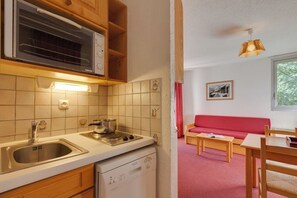 Fridge, microwave, dishwasher, coffee/tea maker