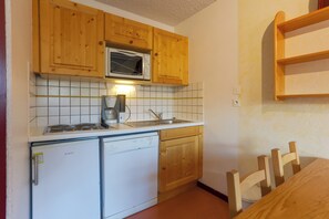 Fridge, microwave, dishwasher, coffee/tea maker