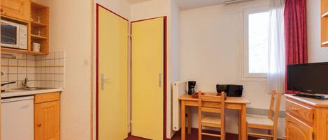 Kühlschrank, Mikrowelle, Geschirrspüler