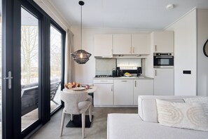 Unclassified image, 3 of 23, button