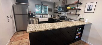 Spacious 3 Bed 3 Bath Townhouse in Horseshoe Bay- New Ownership
