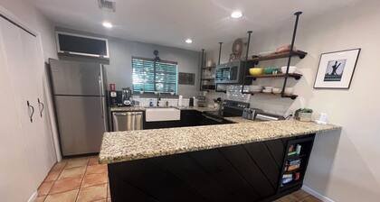 Spacious 3 Bed 3 Bath Townhouse in Horseshoe Bay- New Ownership