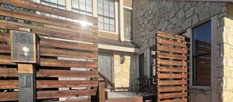Spacious 3 Bed 3 Bath Townhouse in Horseshoe Bay