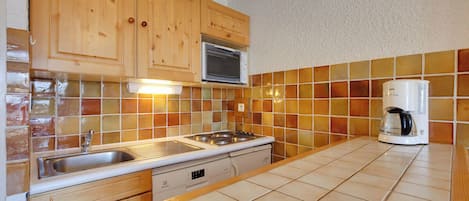 Fridge, microwave, dishwasher, coffee/tea maker