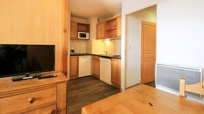 Fridge, microwave, dishwasher, coffee/tea maker