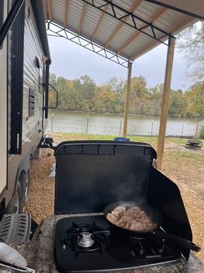 Property grounds - Private Waterfront Camper with Dock and Boat Ramp on Weiss Lake (Cedar Bluff)