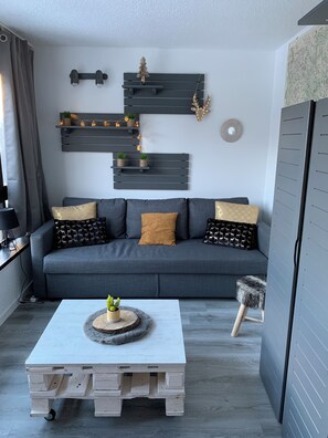 TV - Studio at the foot of the slopes with magnificent views (Puy-Saint-Vincent)