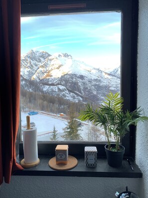 Interior - Studio at the foot of the slopes with magnificent views (Puy-Saint-Vincent)