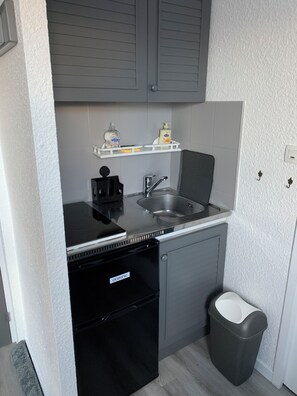Fridge, microwave, stovetop, coffee/tea maker - Studio at the foot of the slopes with magnificent views (Puy-Saint-Vincent)