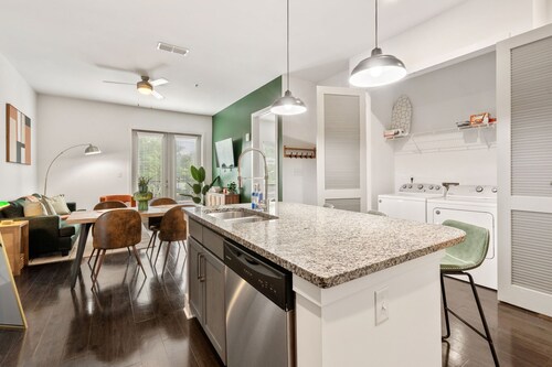 Luxury 1BR w/ Terrace & Parking by Beltline