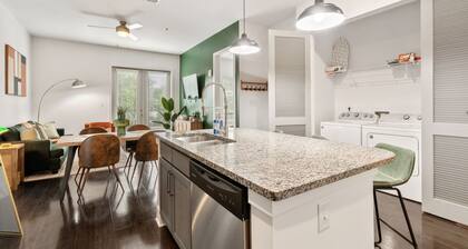 Luxury 1BR w/ Terrace & Parking by Beltline