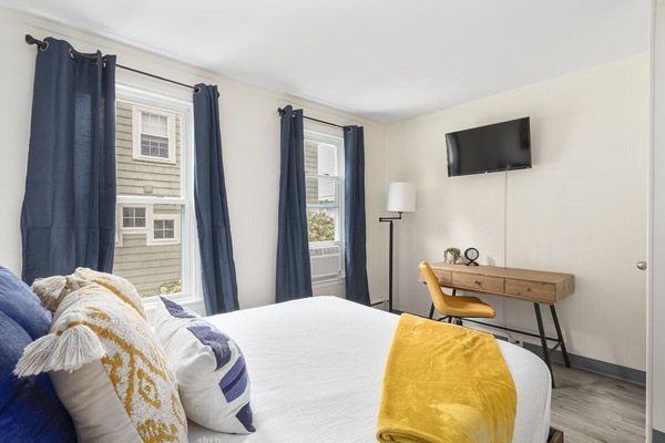 Work comfortably, then drift off in a quiet, relaxing room.