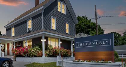 Premium Double Queen Studio | The Beverly | Minutes to Peabody Essex Museum