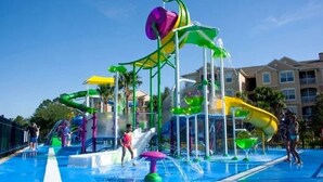 A water park with multiple slides and water features. - Windsor Swanky (Kissimmee)