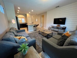 House (5 Bedrooms) | Interior