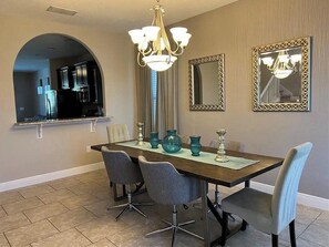 House (5 Bedrooms) | Interior