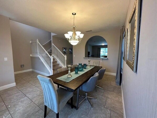 House (5 Bedrooms) | Interior