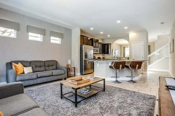 House (5 Bedrooms) | Interior